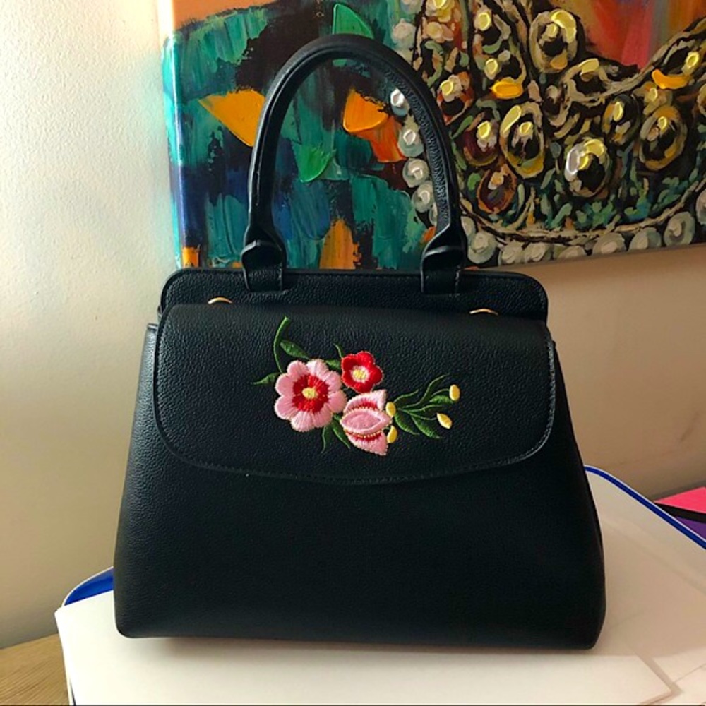 LD Black Floral Embroidery Purse